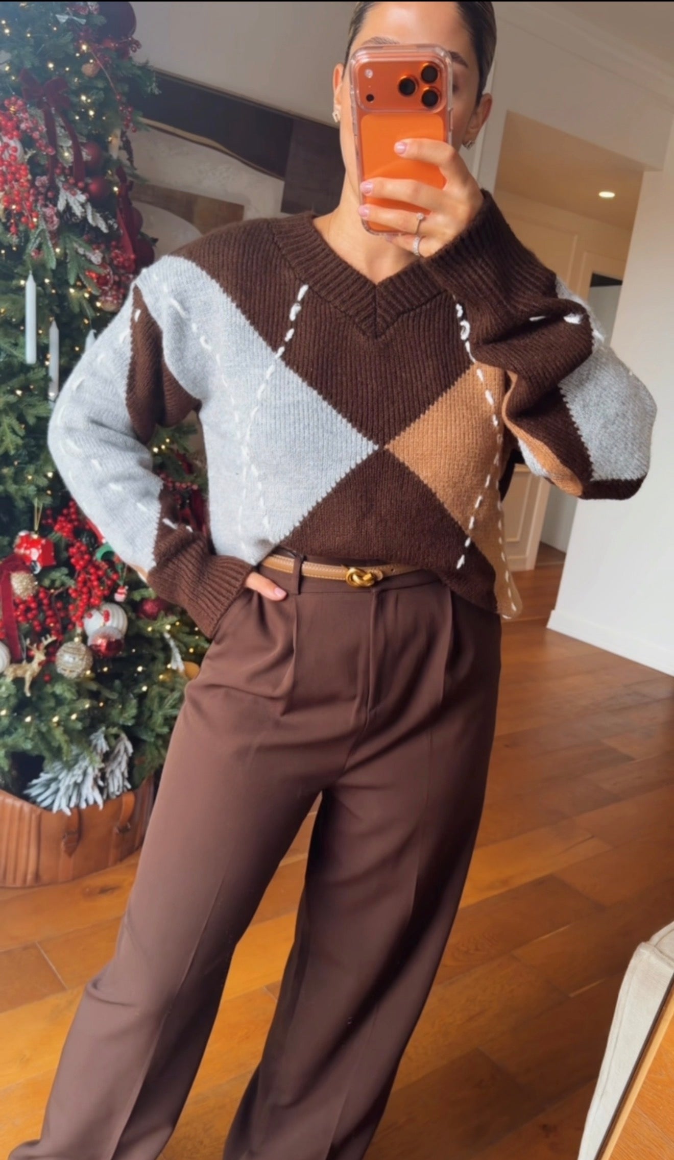 Knit sweater with argyle pattern