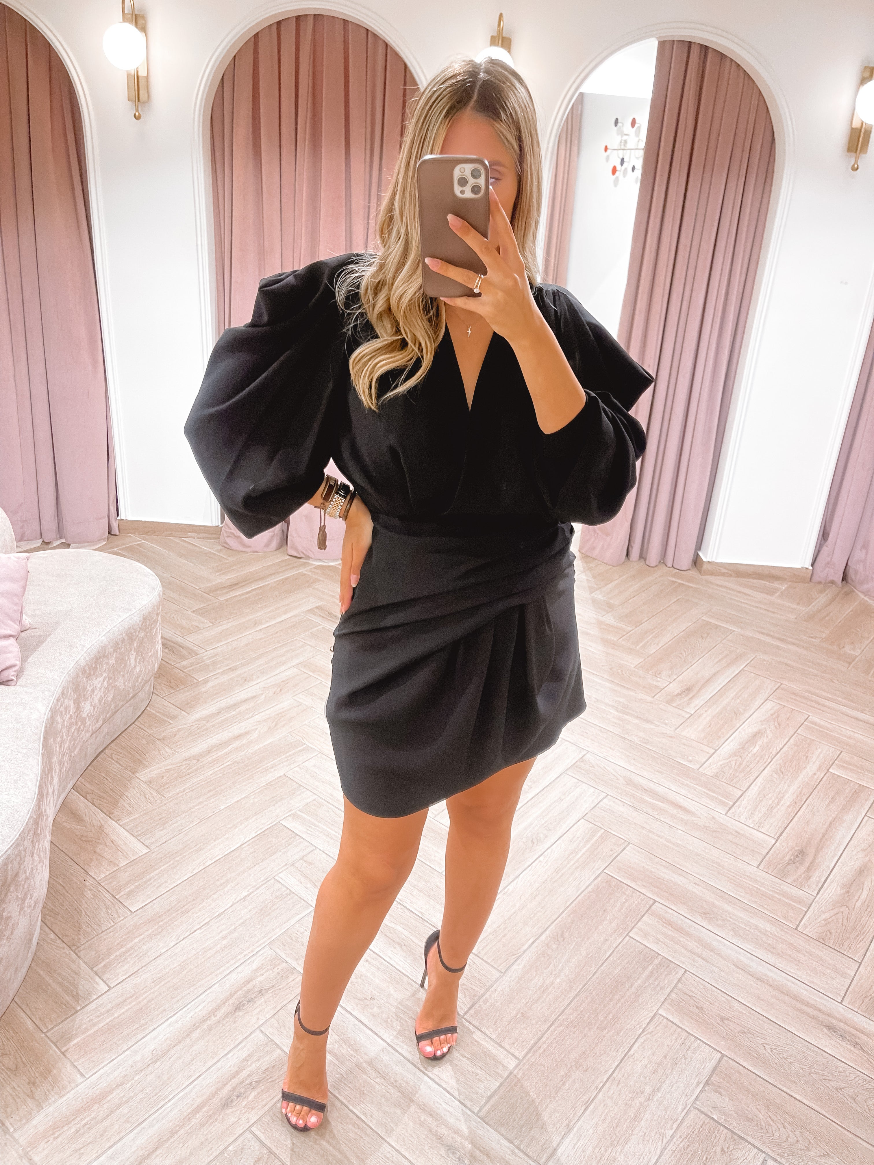 שמלה שרוולים נפוחים