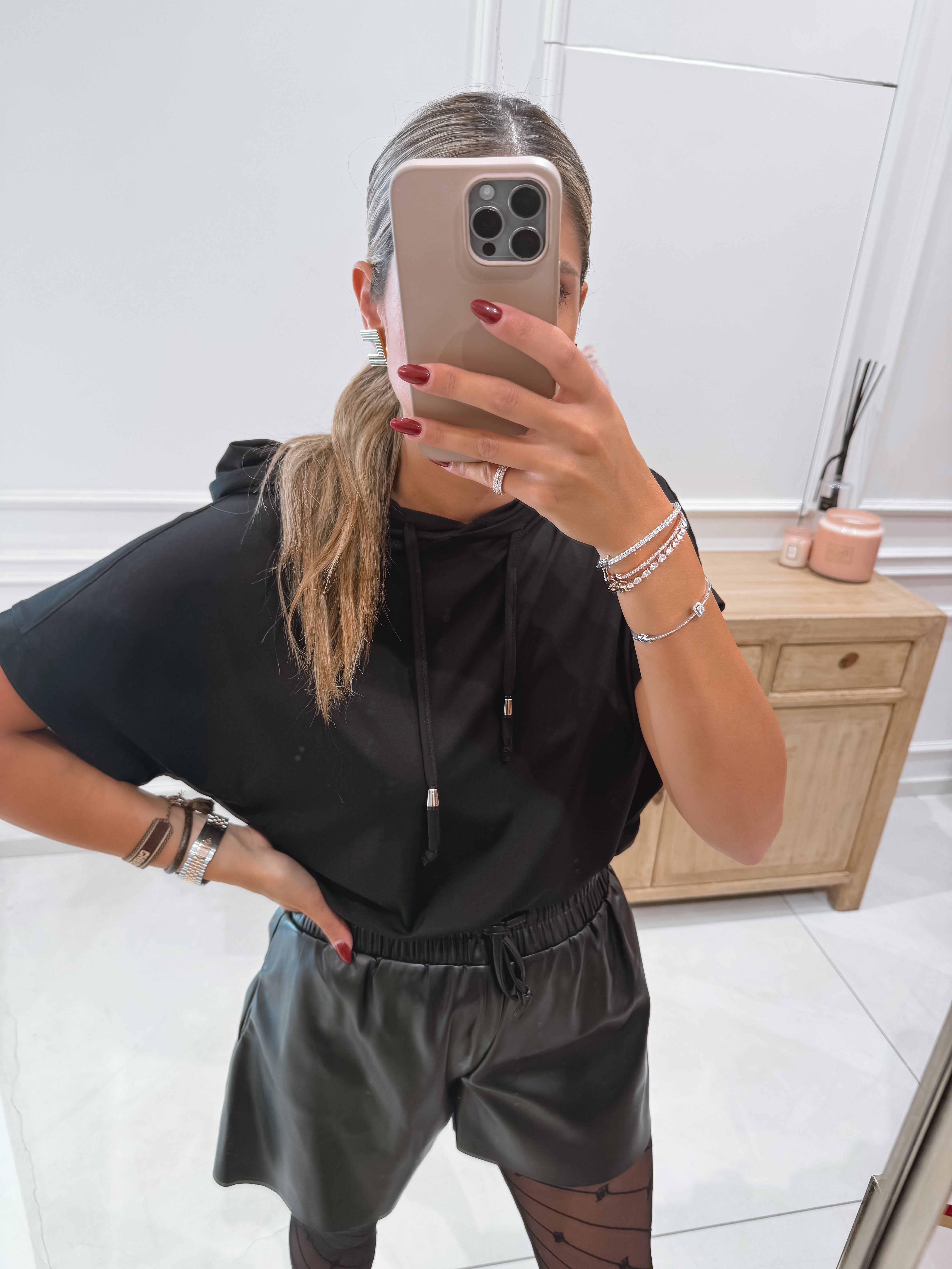 חולצה עם כובע לייקרה