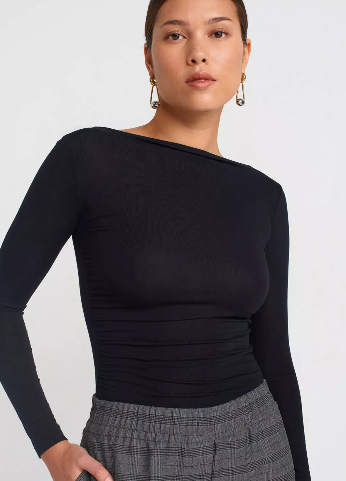 חולצה בייסיק כיווצים במותן