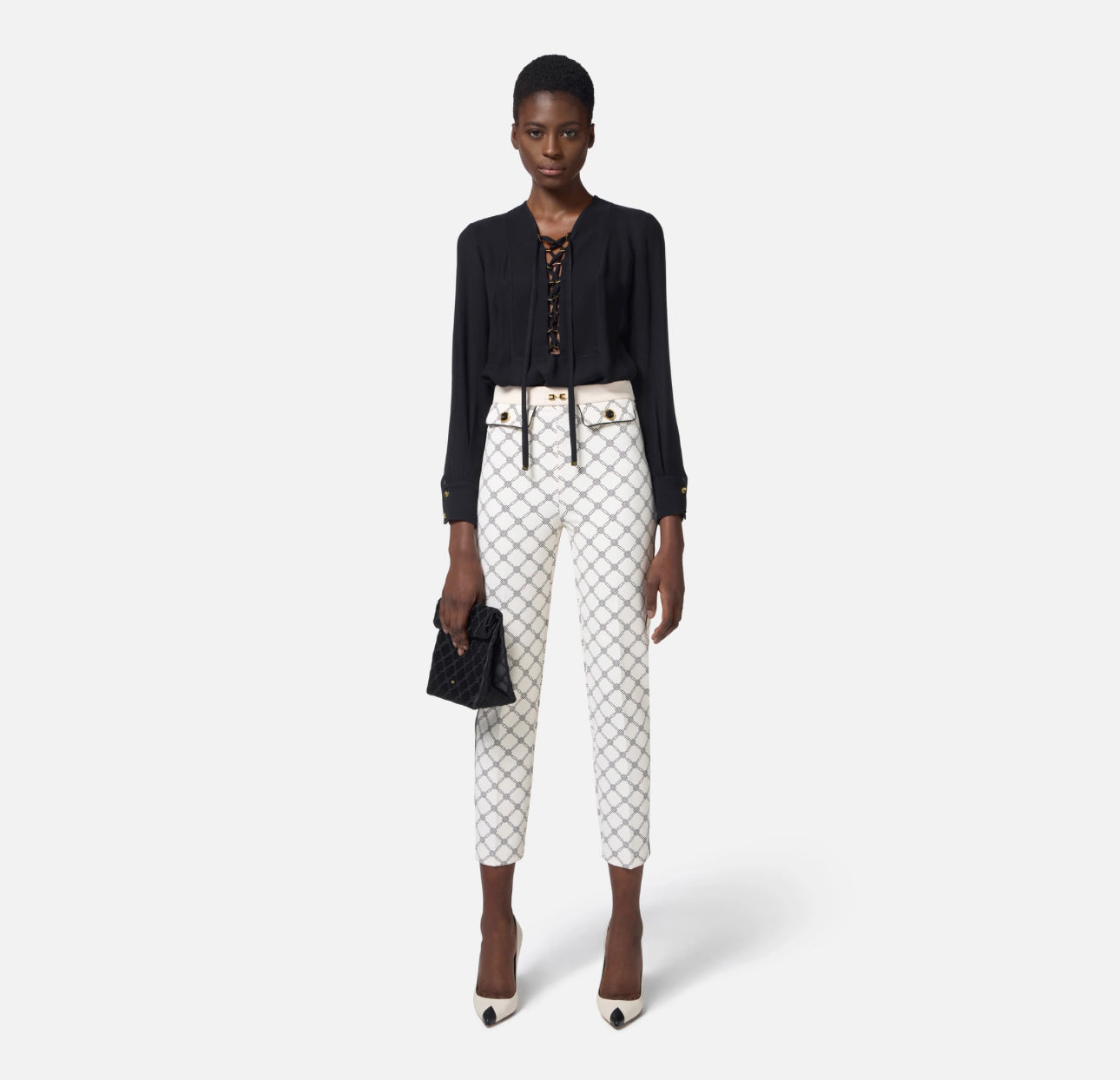 Trousers in crêpe fabric with diamond print