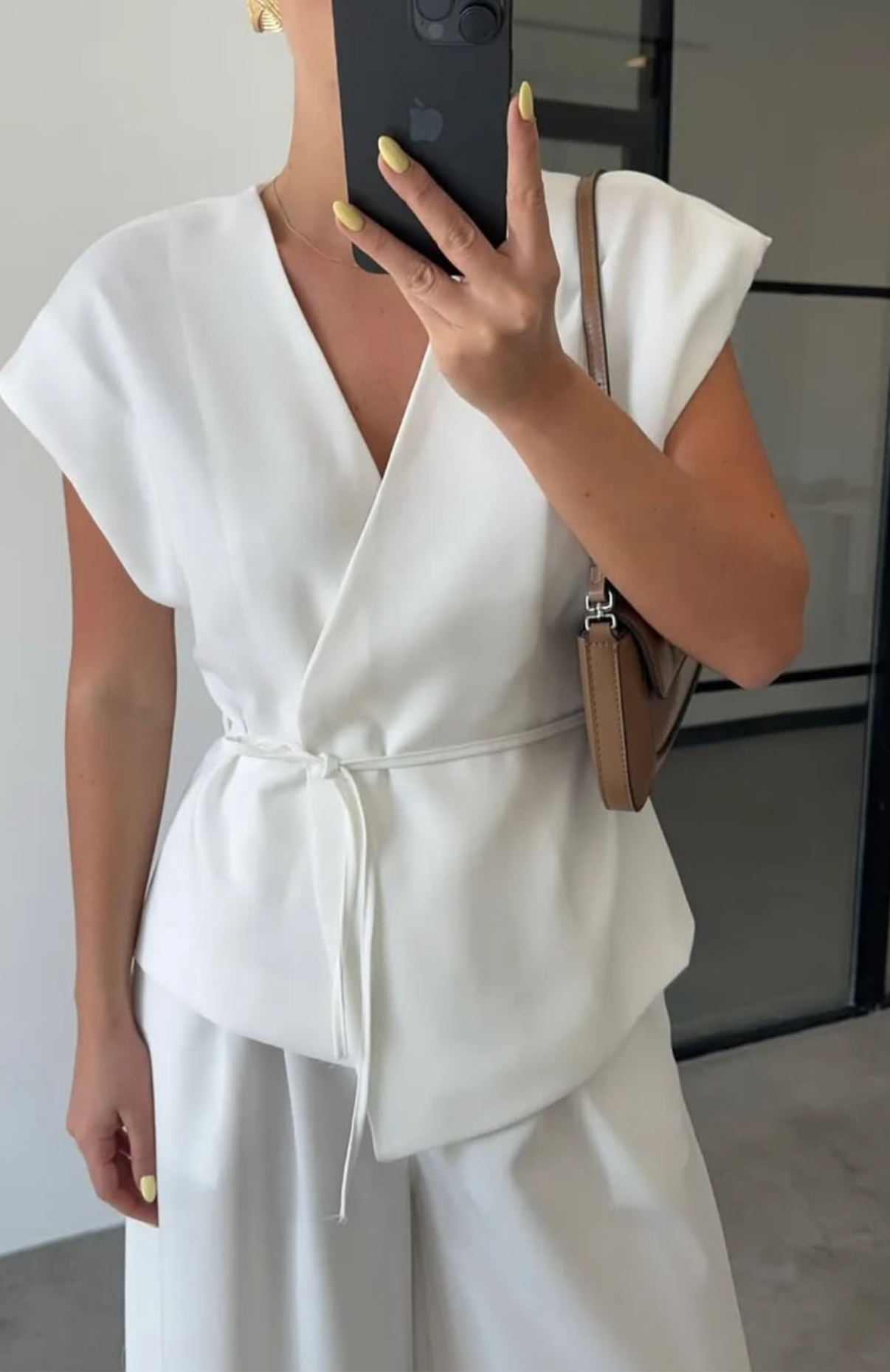 חליפה וסט נקשר