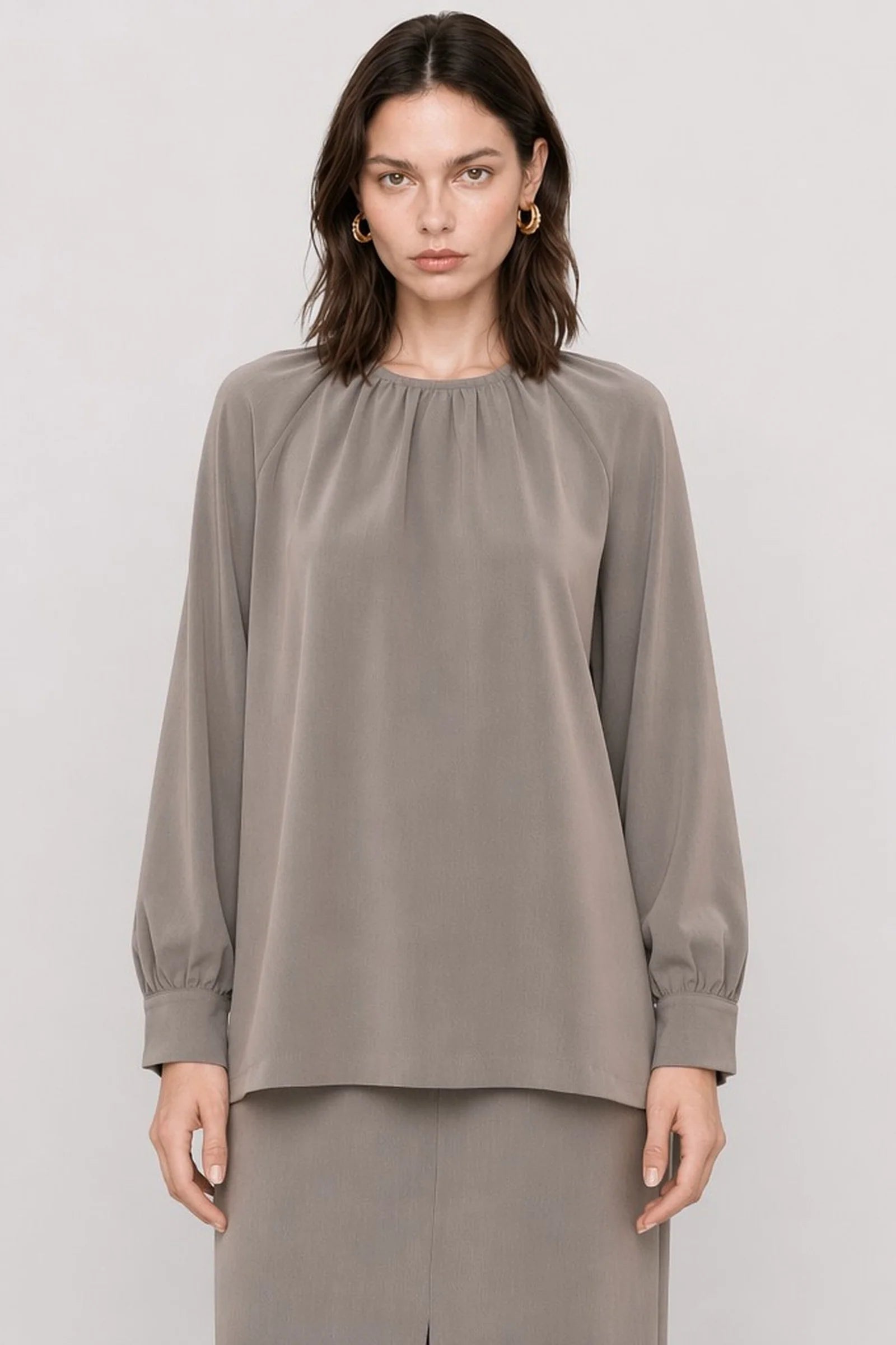 Blouse with long sleeves