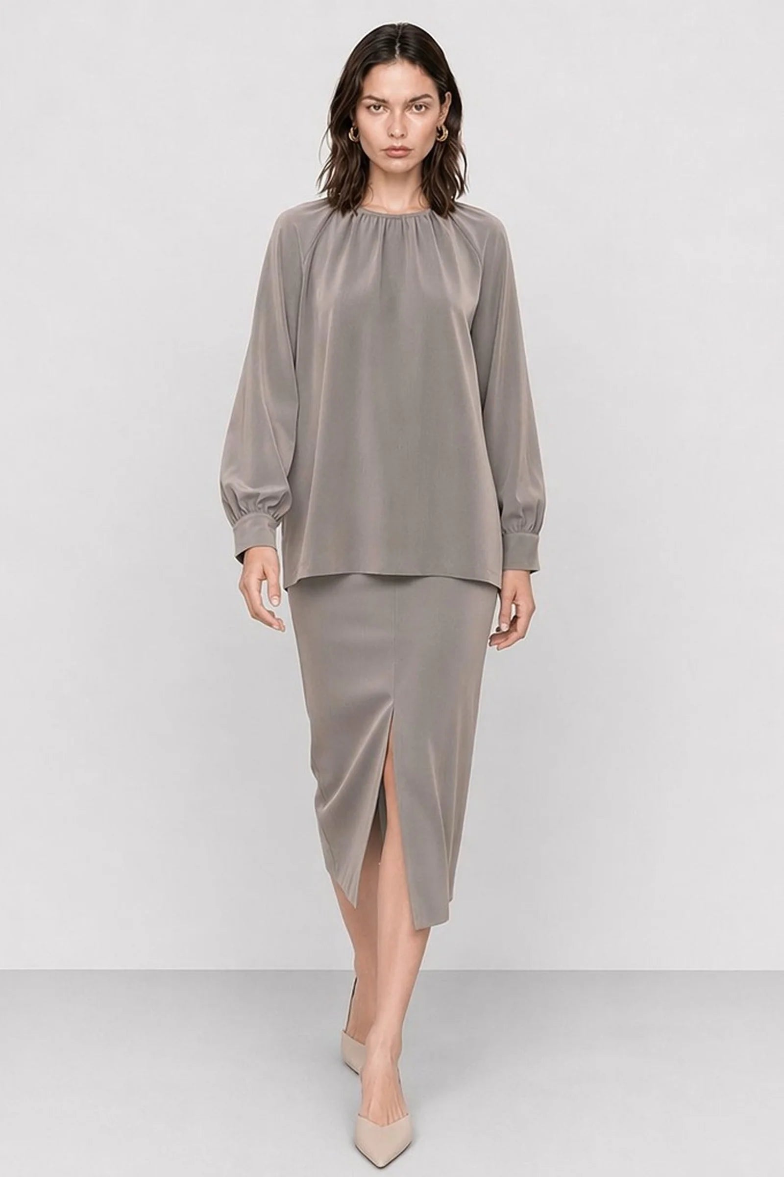 Blouse with long sleeves