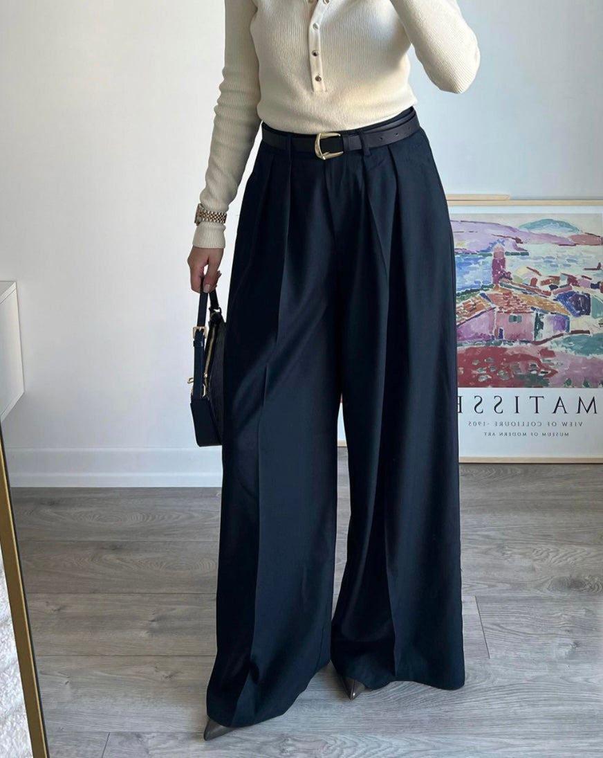 Extra wide pants with black belt