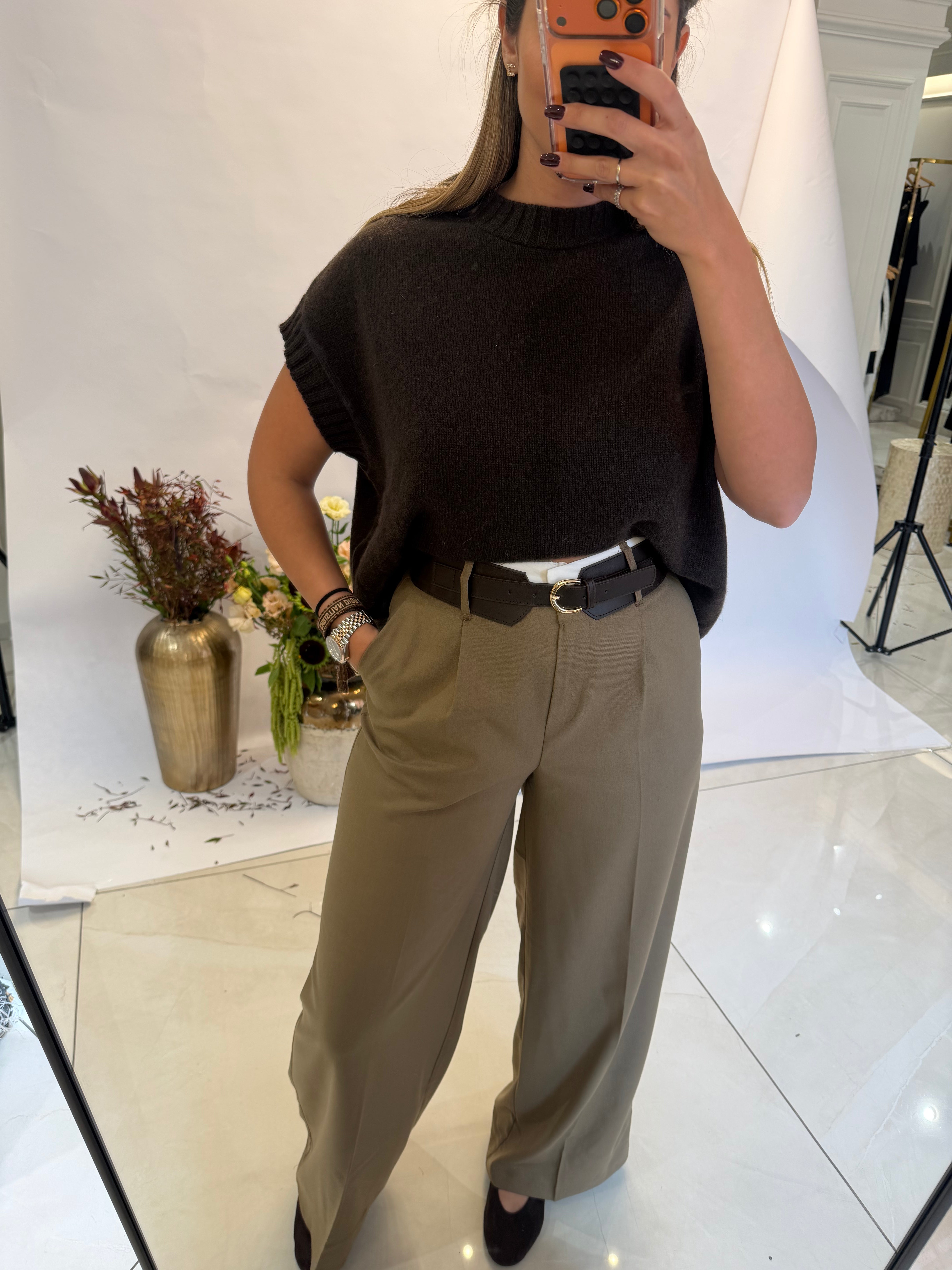Everyday trousers with wide belt