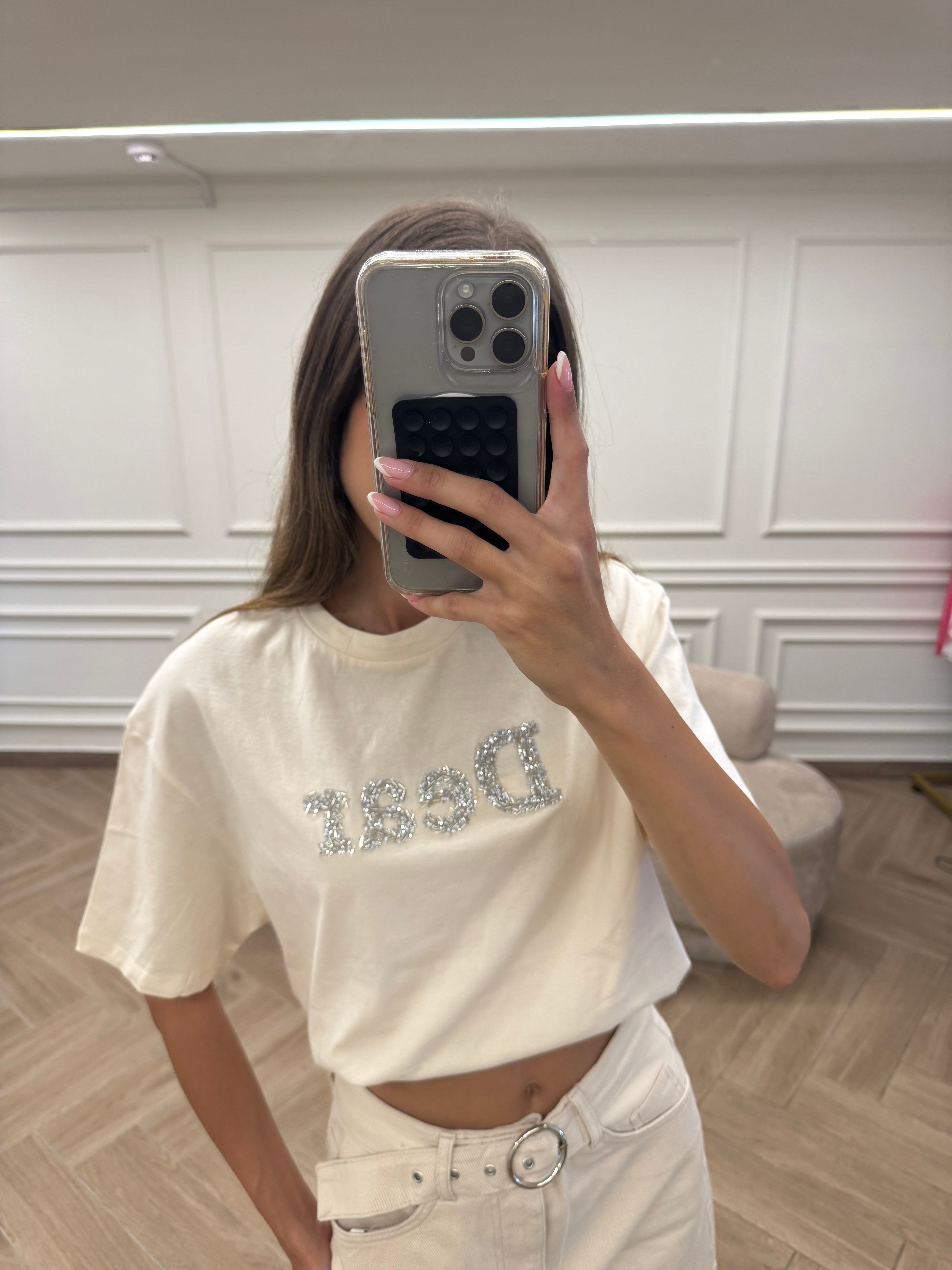 T-shirt with stones