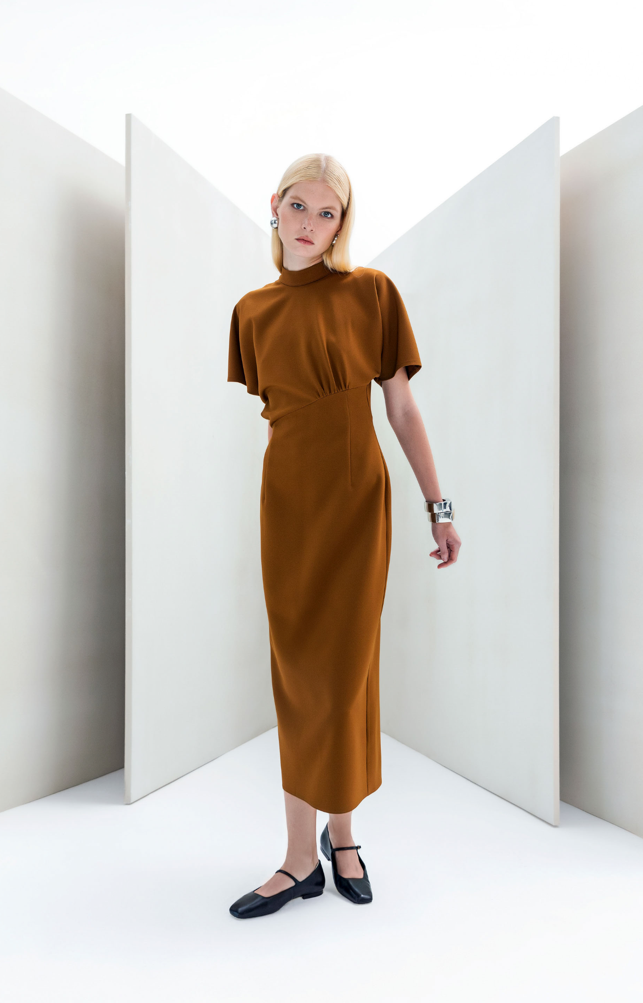 .Camel Midi Dress