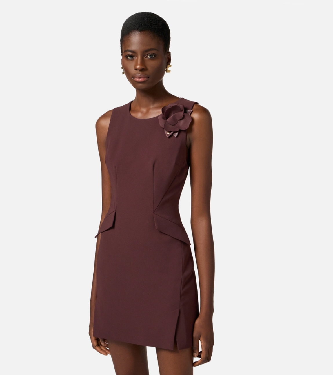 Sleeveless dress in lightweight crêpe fabric