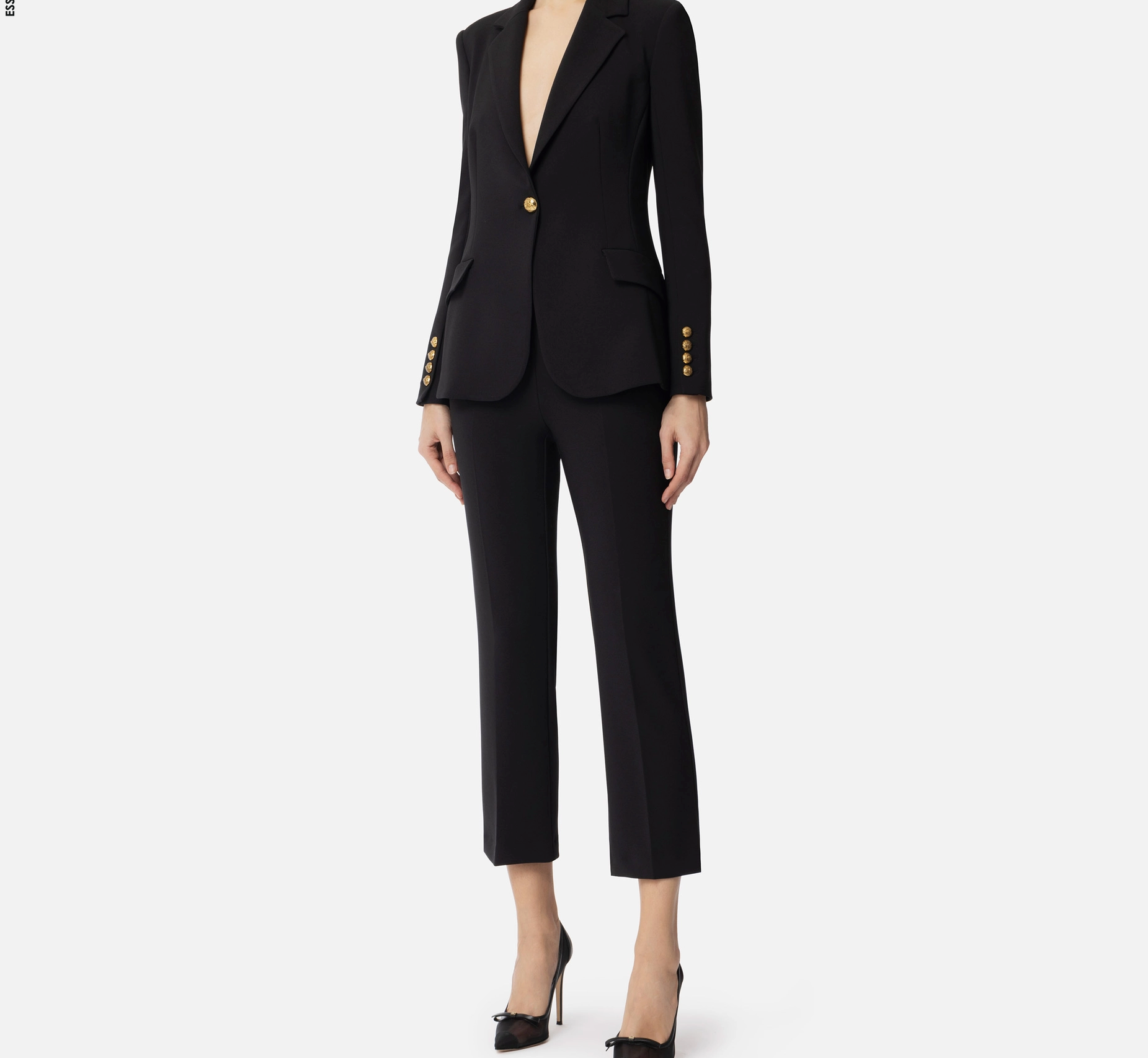 Single-breasted women’s suit in crêpe fabric