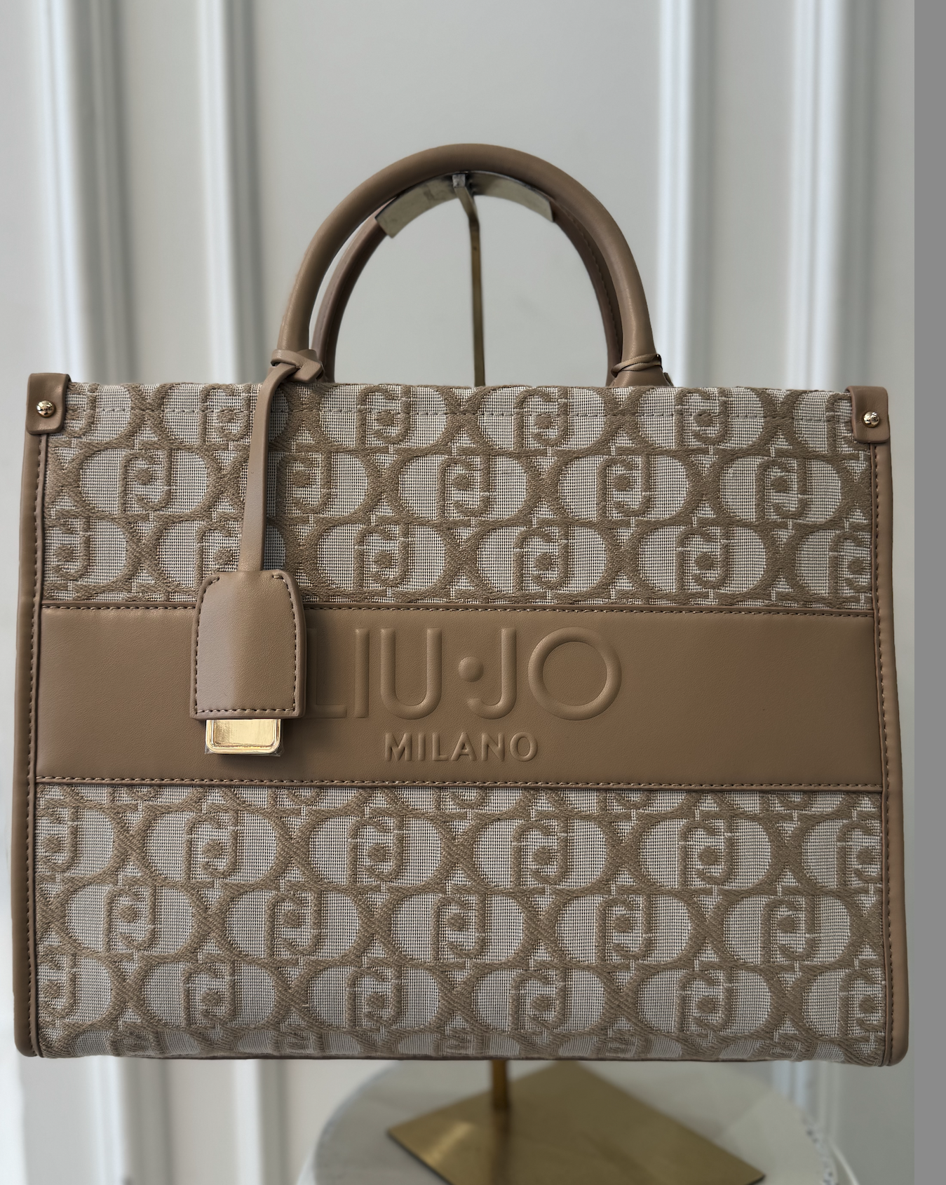 Tote bag with charm
