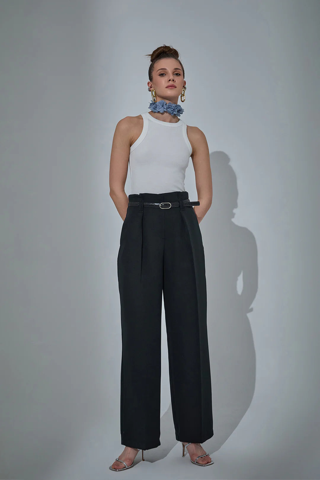 Trousers with belt