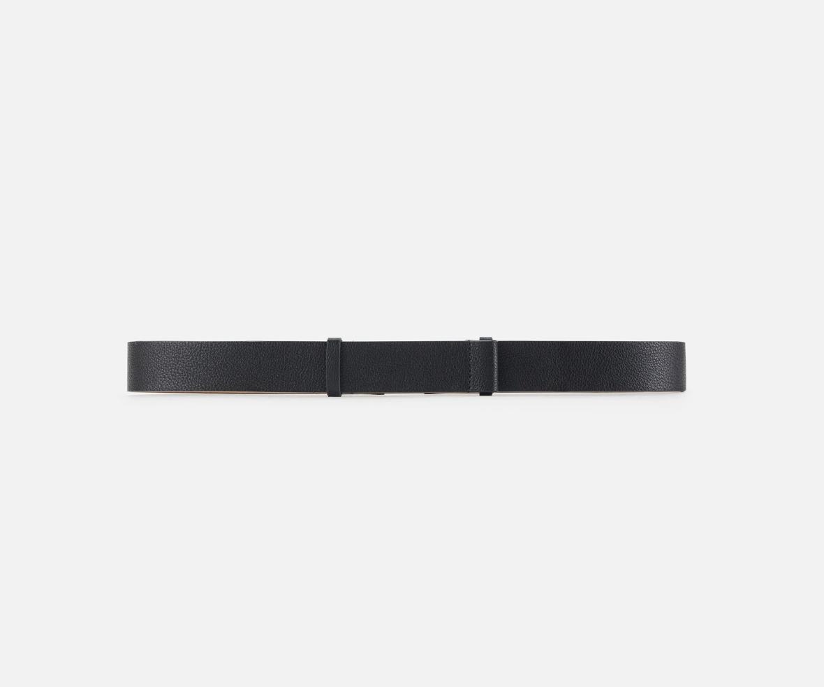 Belt with logoed plaque