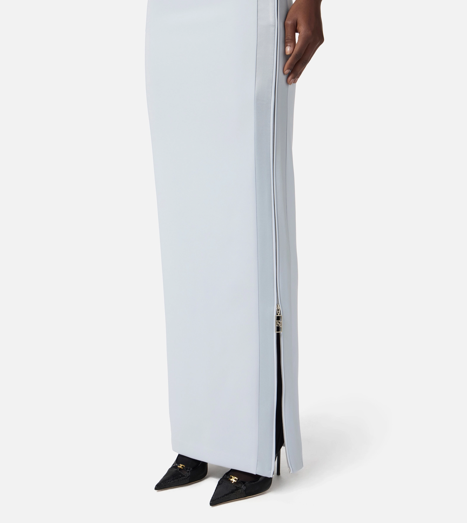 Skirt in lightweight crêpe fabric with tuxedo details