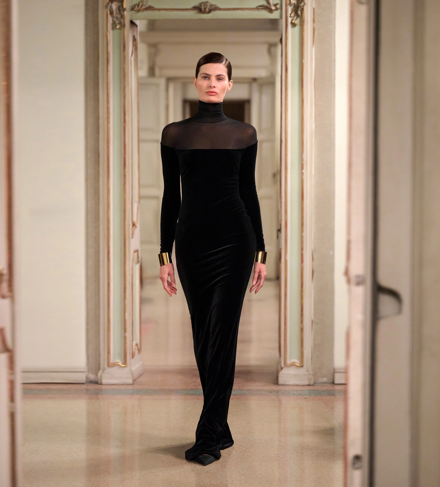 Red Carpet dress in velvet and jersey fabrics