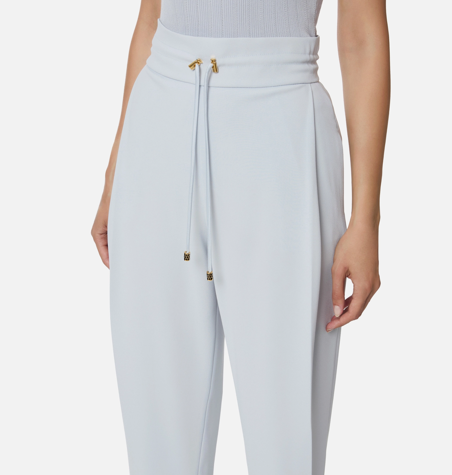 Lightweight crêpe fabric trousers