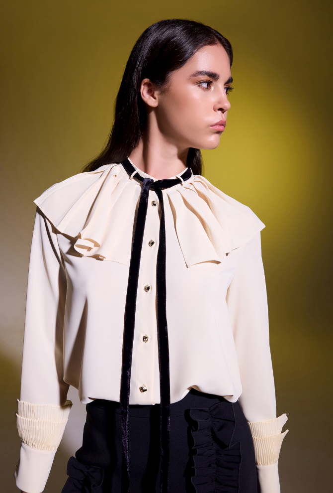 Blouse with black ribbon