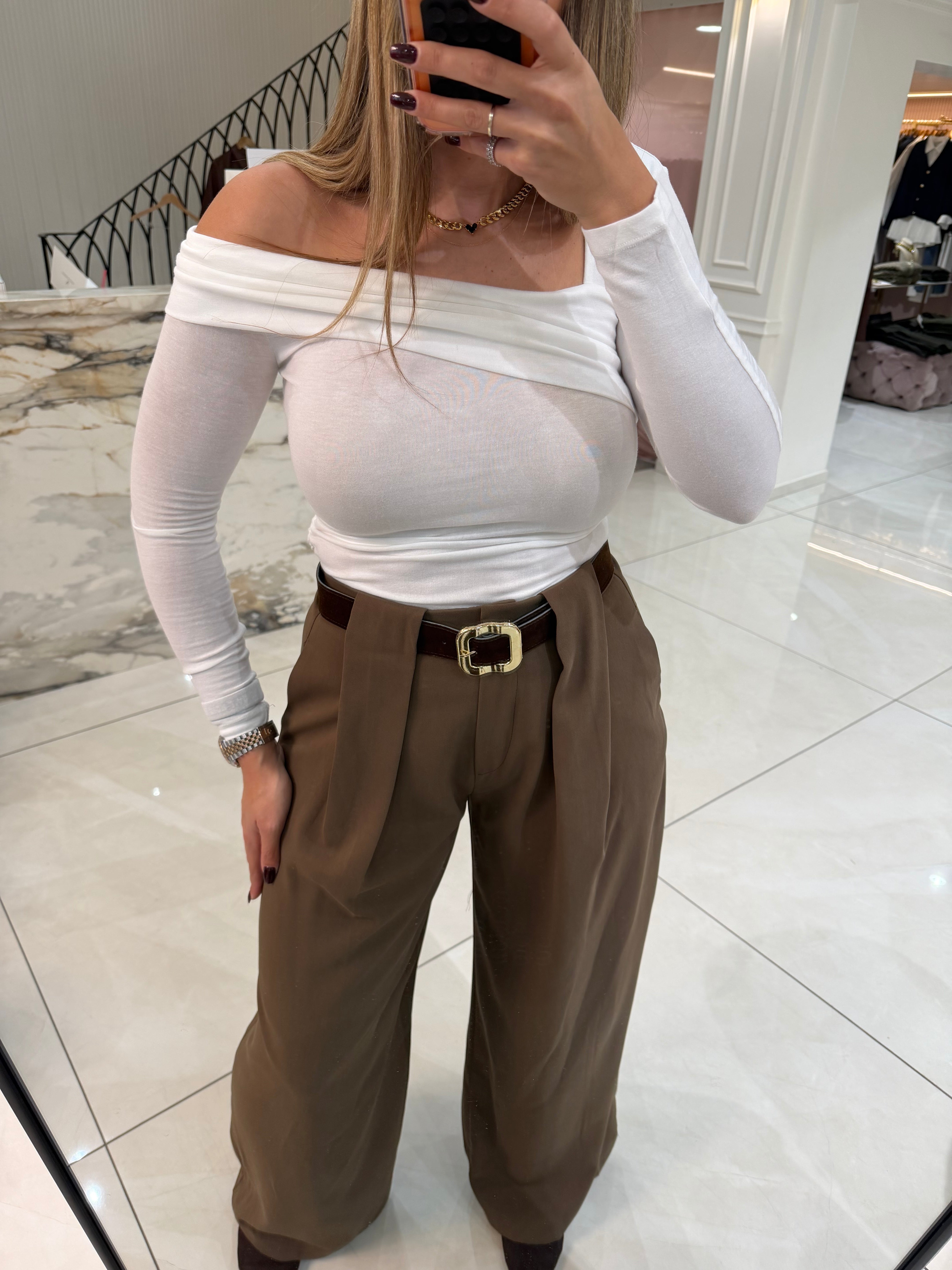 Trousers with gold belt