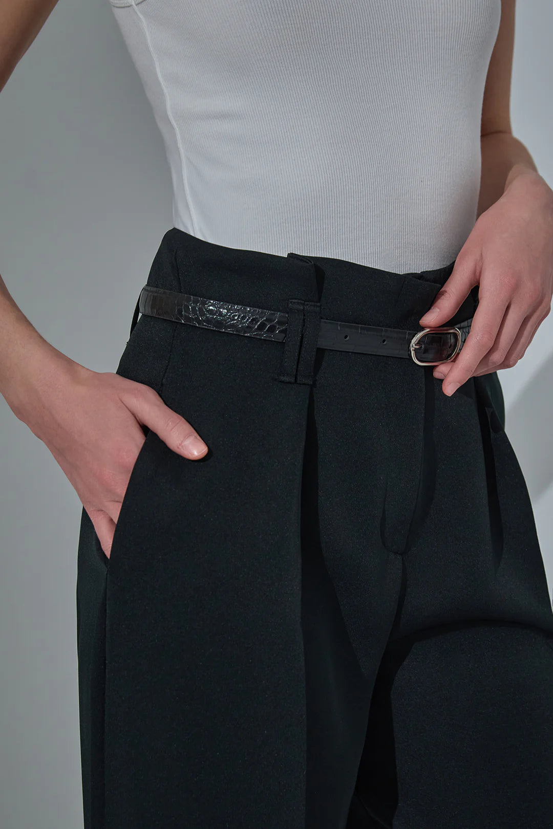 Trousers with belt