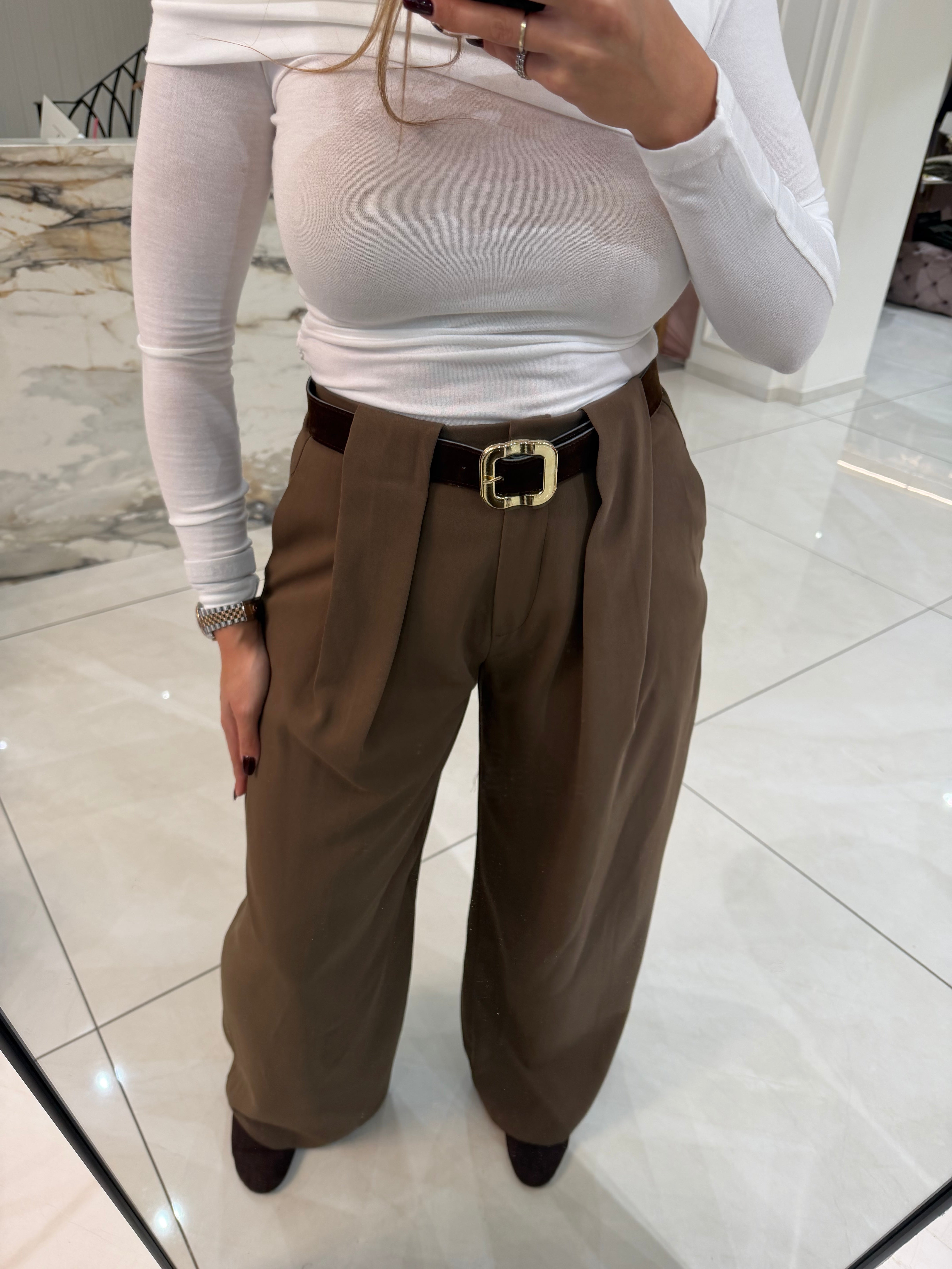 Trousers with gold belt
