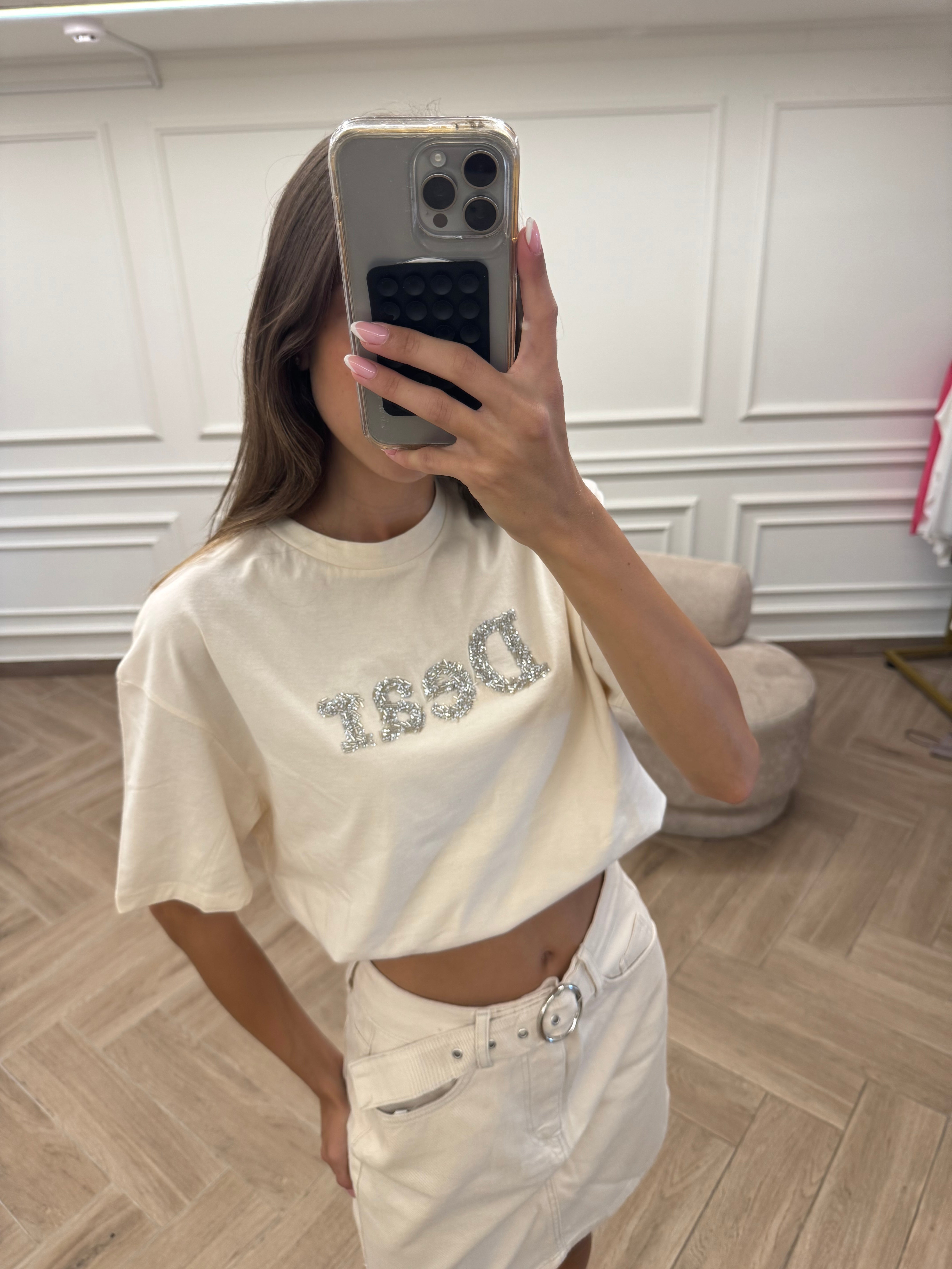 T-shirt with stones