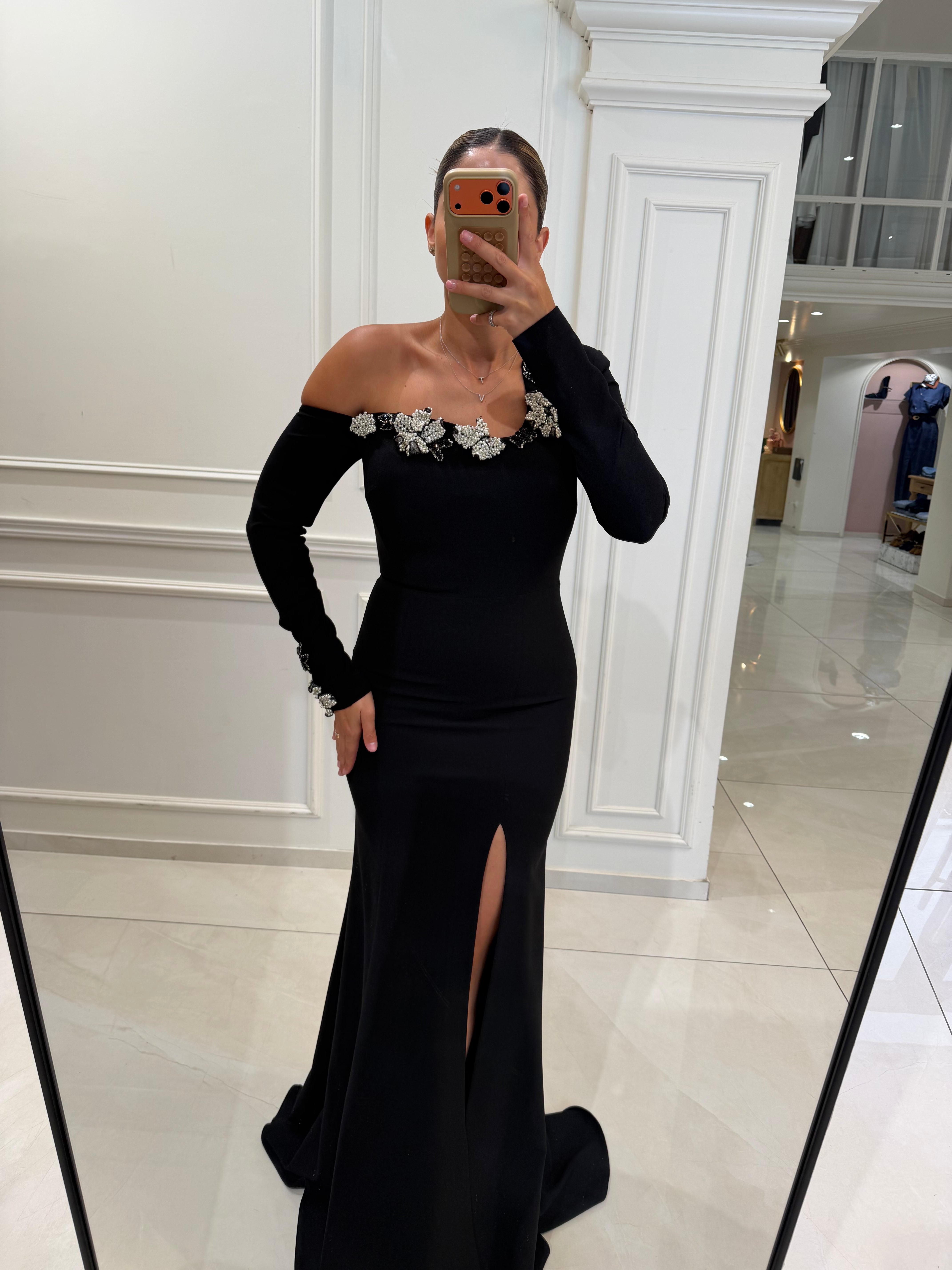 Crepe Long Dress with Long Sleeves and Embroidered Collar Accessories