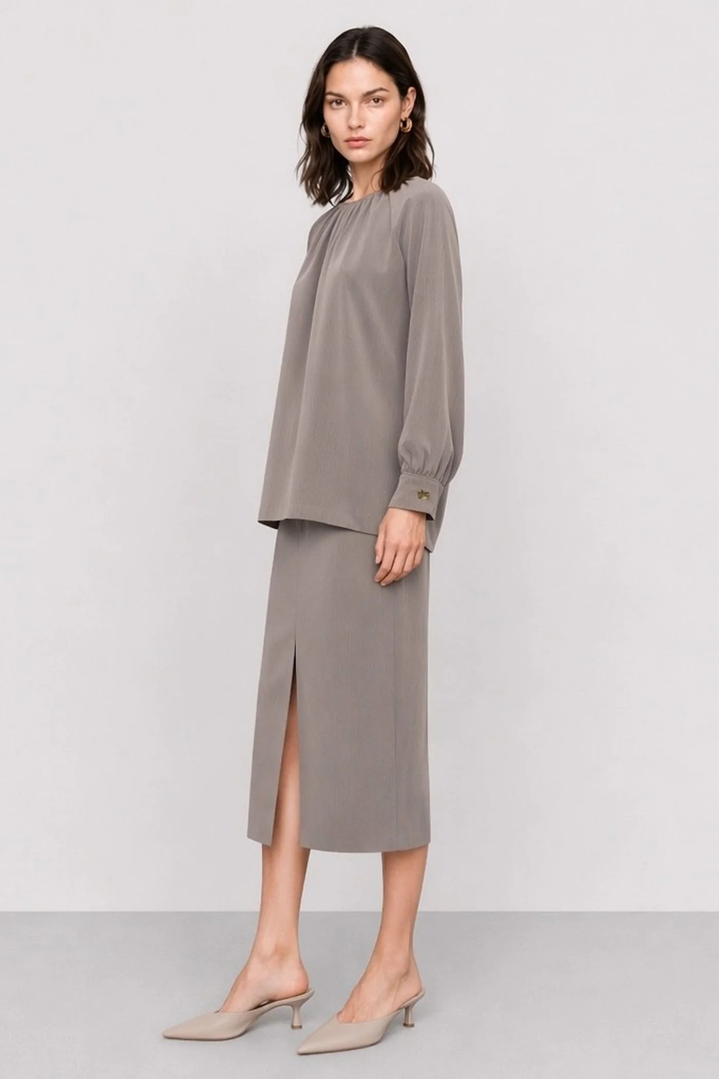 Blouse with long sleeves