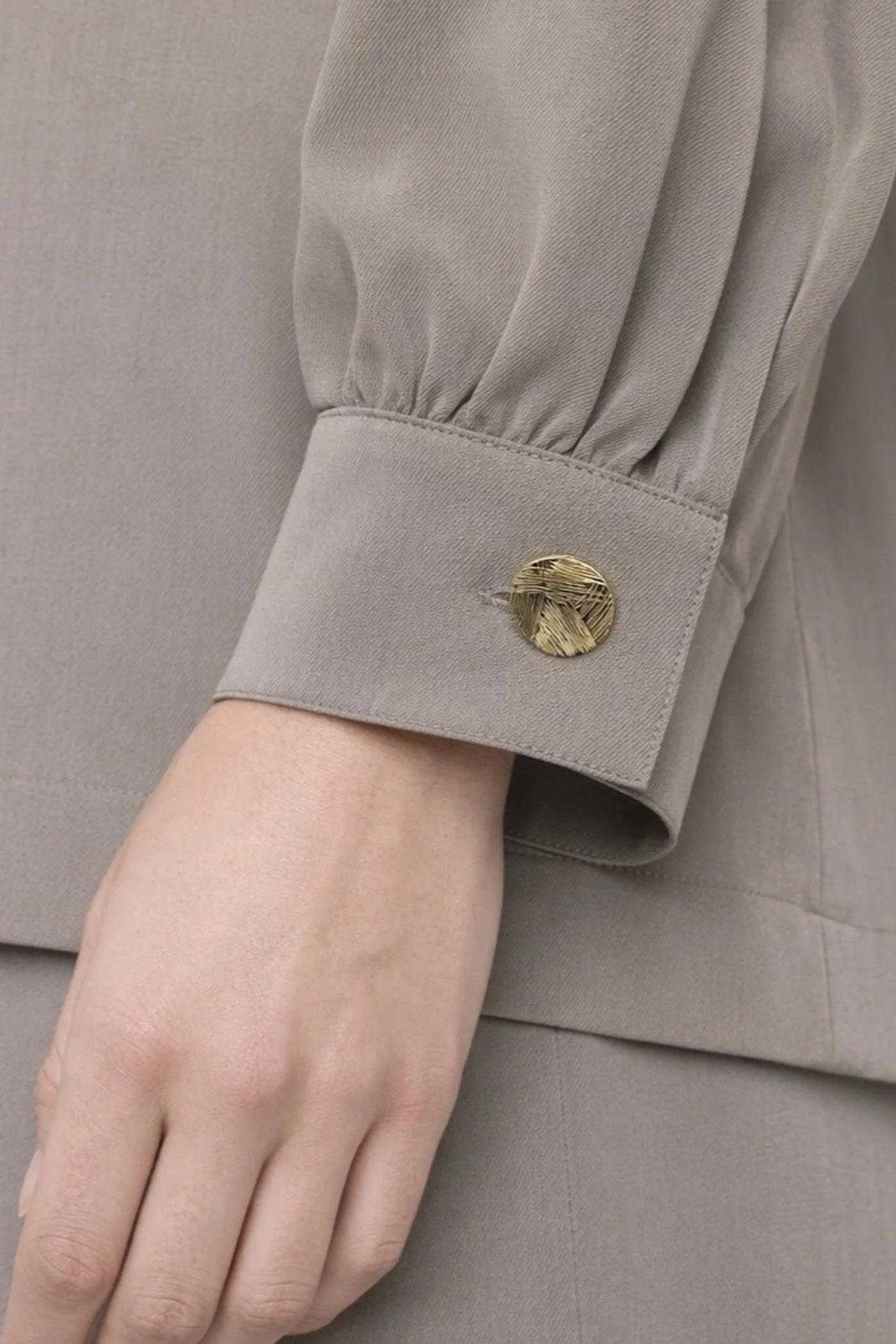 Blouse with long sleeves