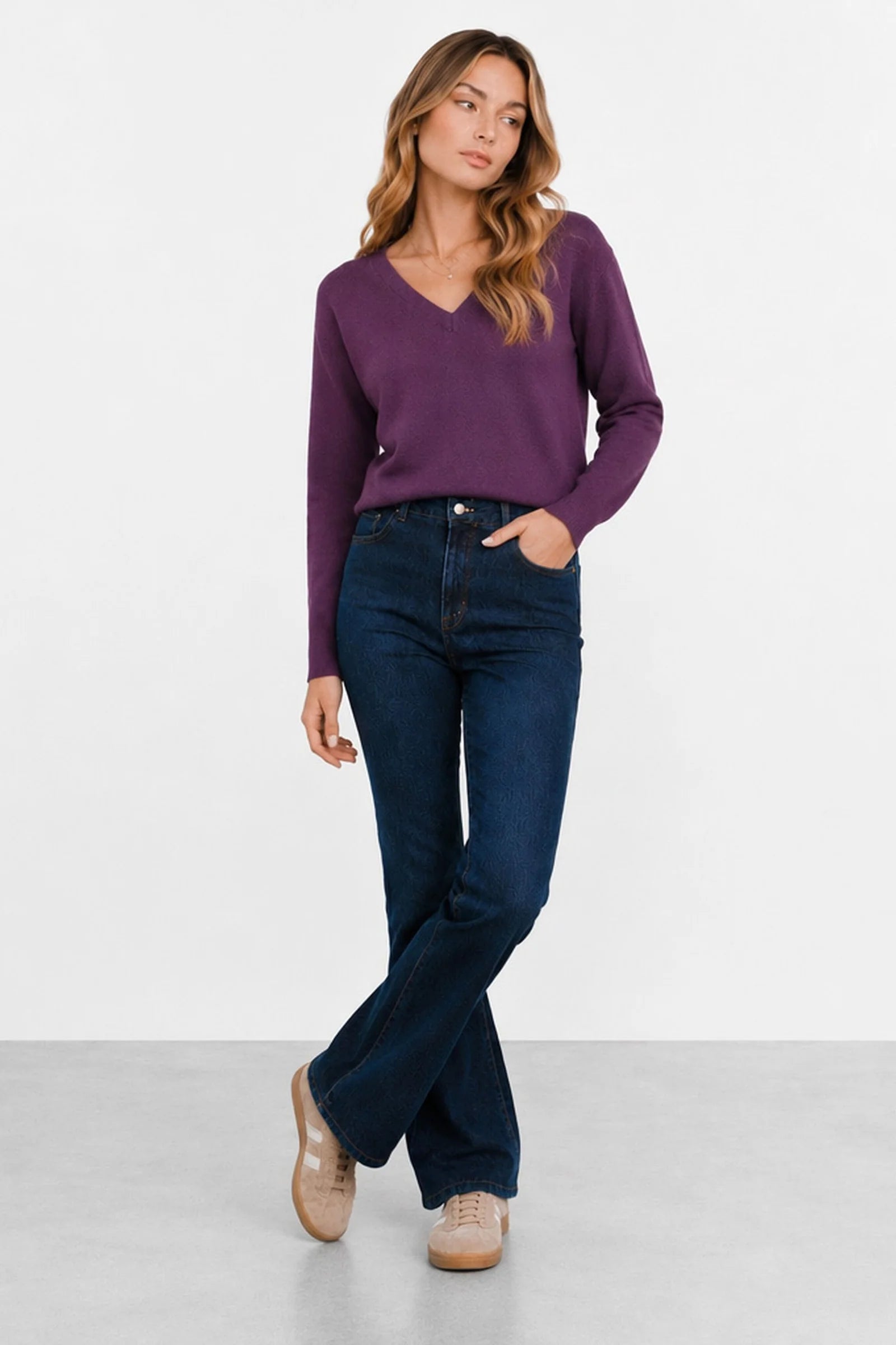 Flared jeans with decorative chains