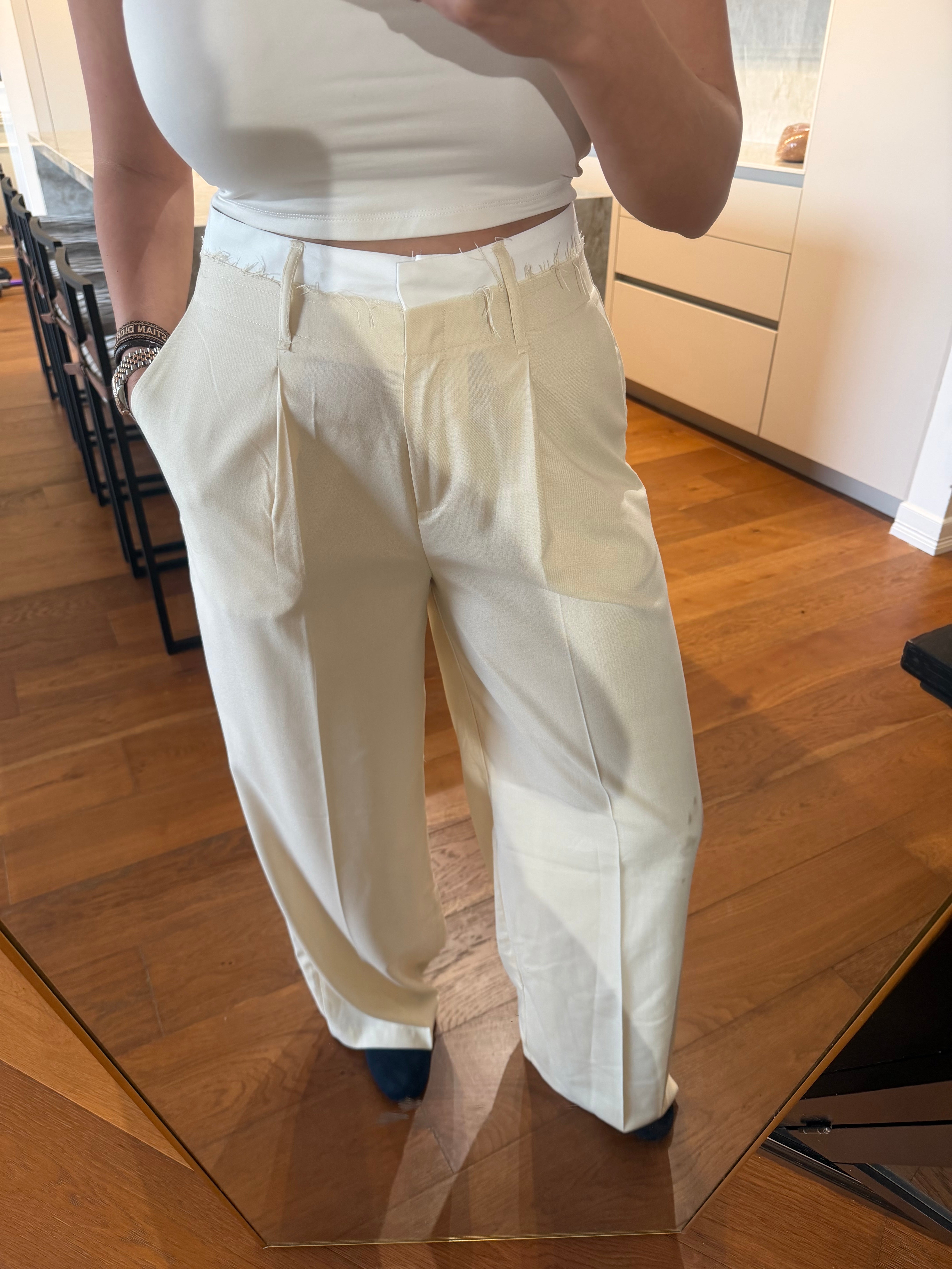 Everyday trousers with wide belt