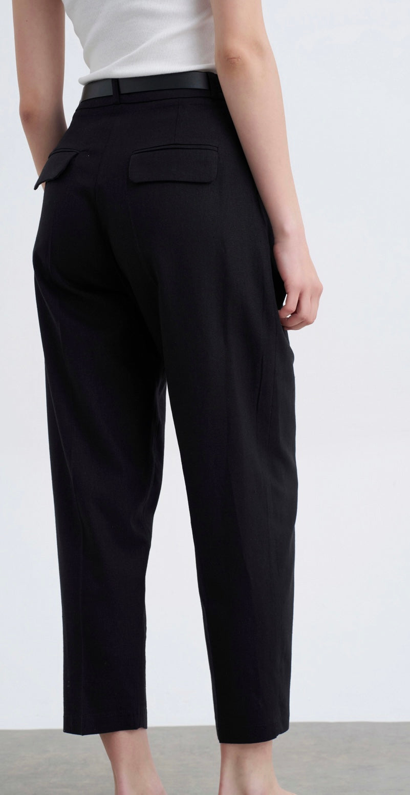 Linen trousers with black belt