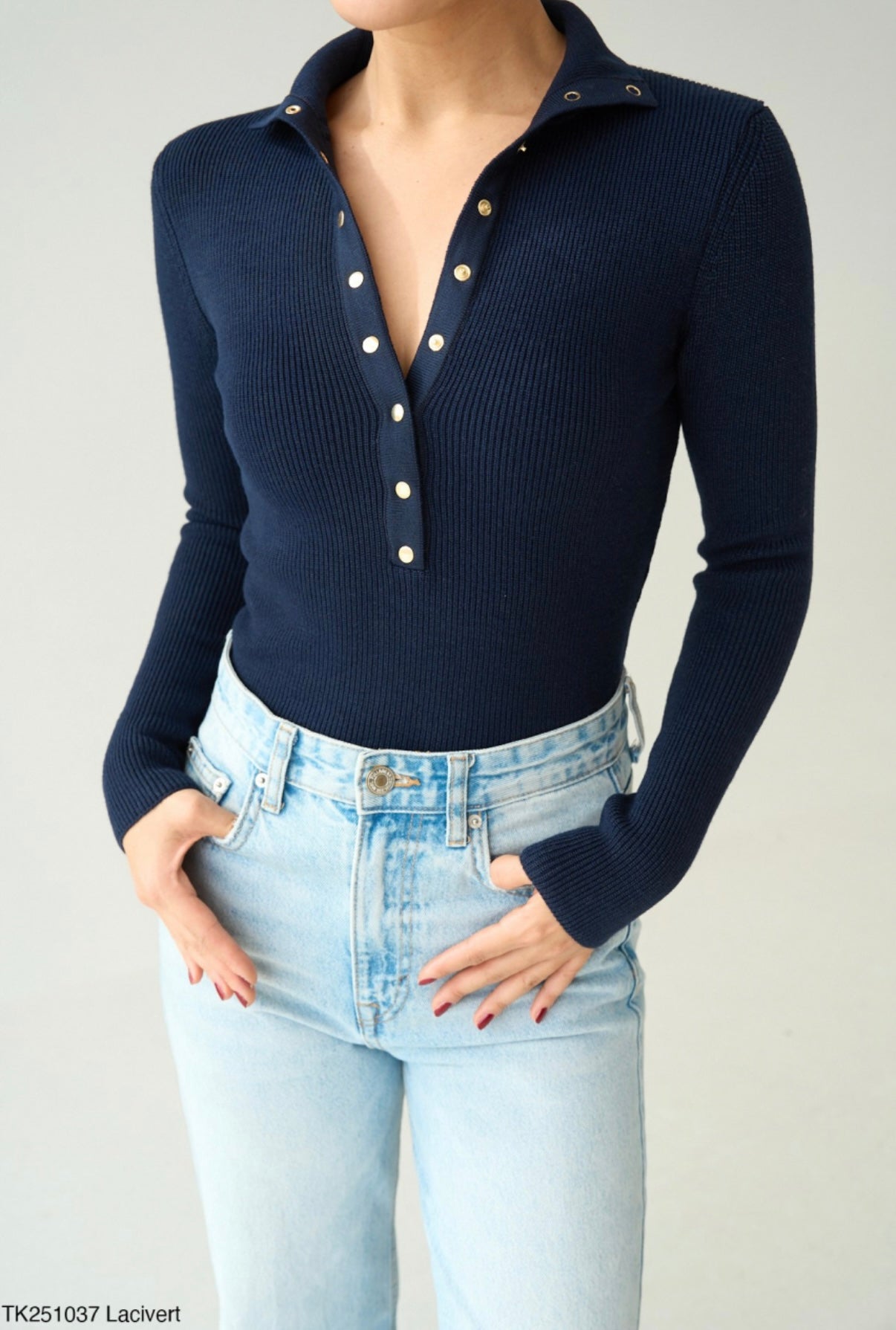 Knit blouse with gold buttons-