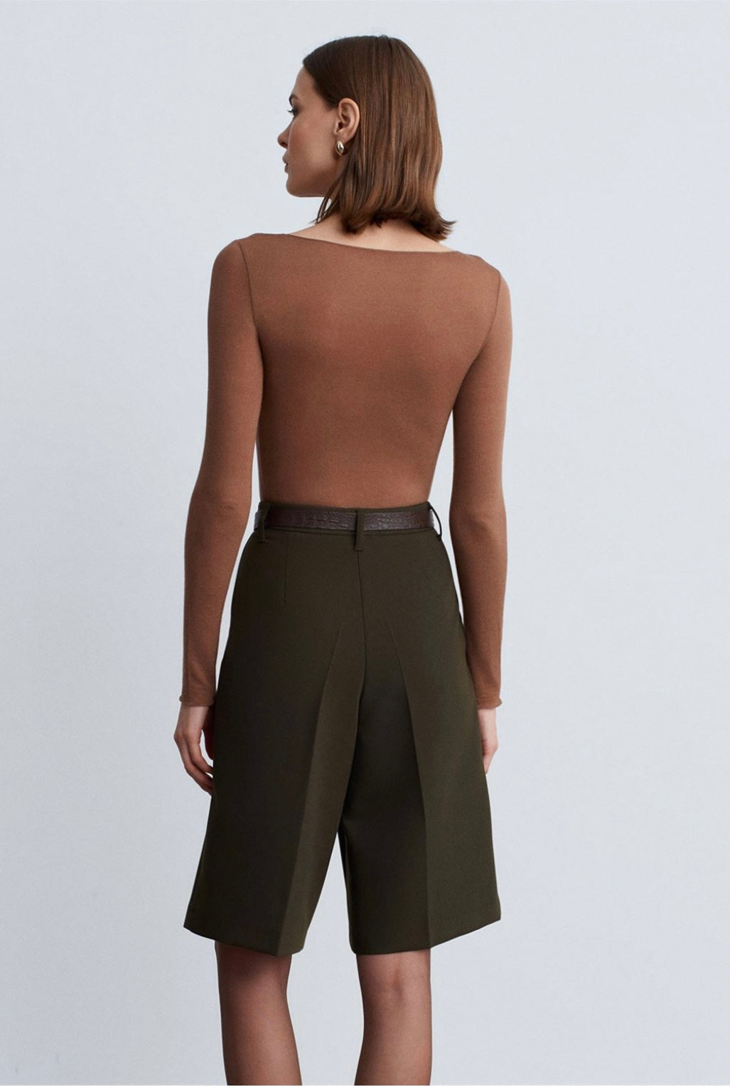 Barmuda with brown belt