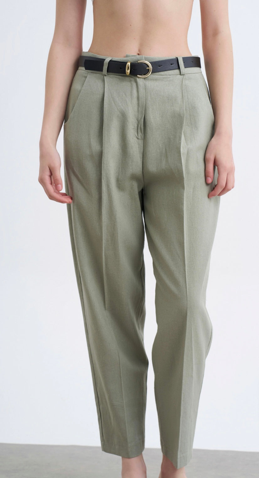 Linen trousers with black belt