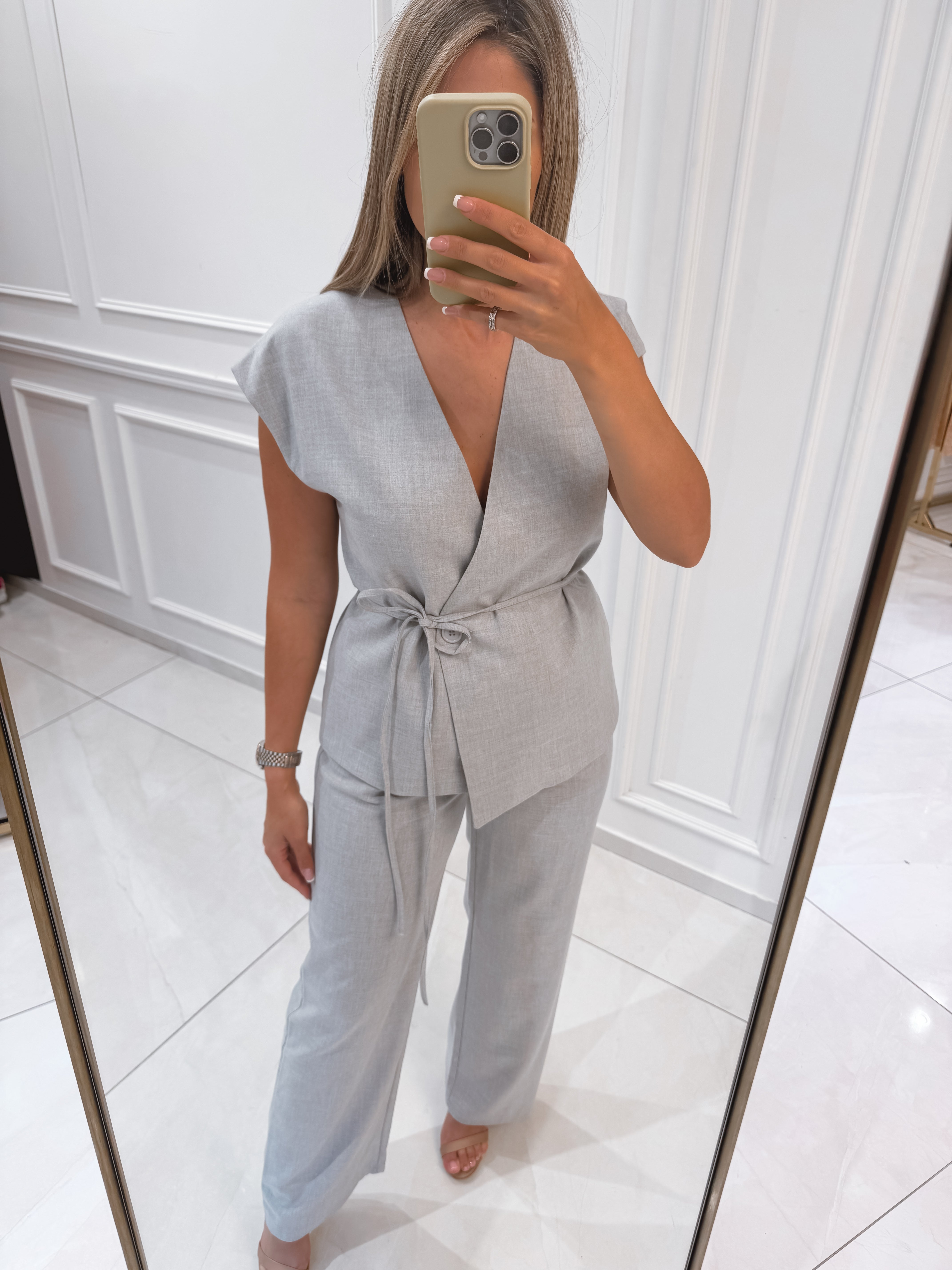 suit with string