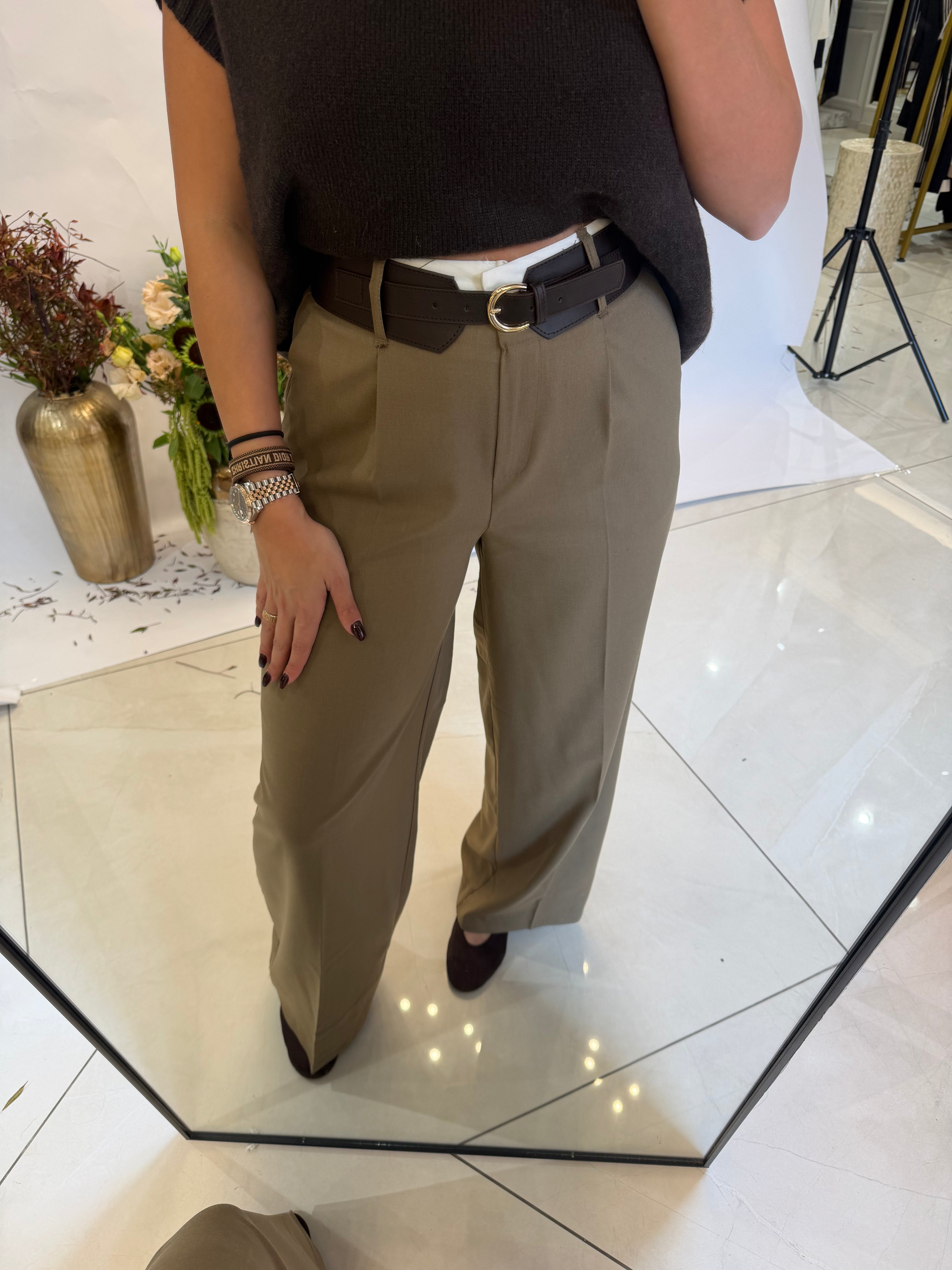 Everyday trousers with wide belt