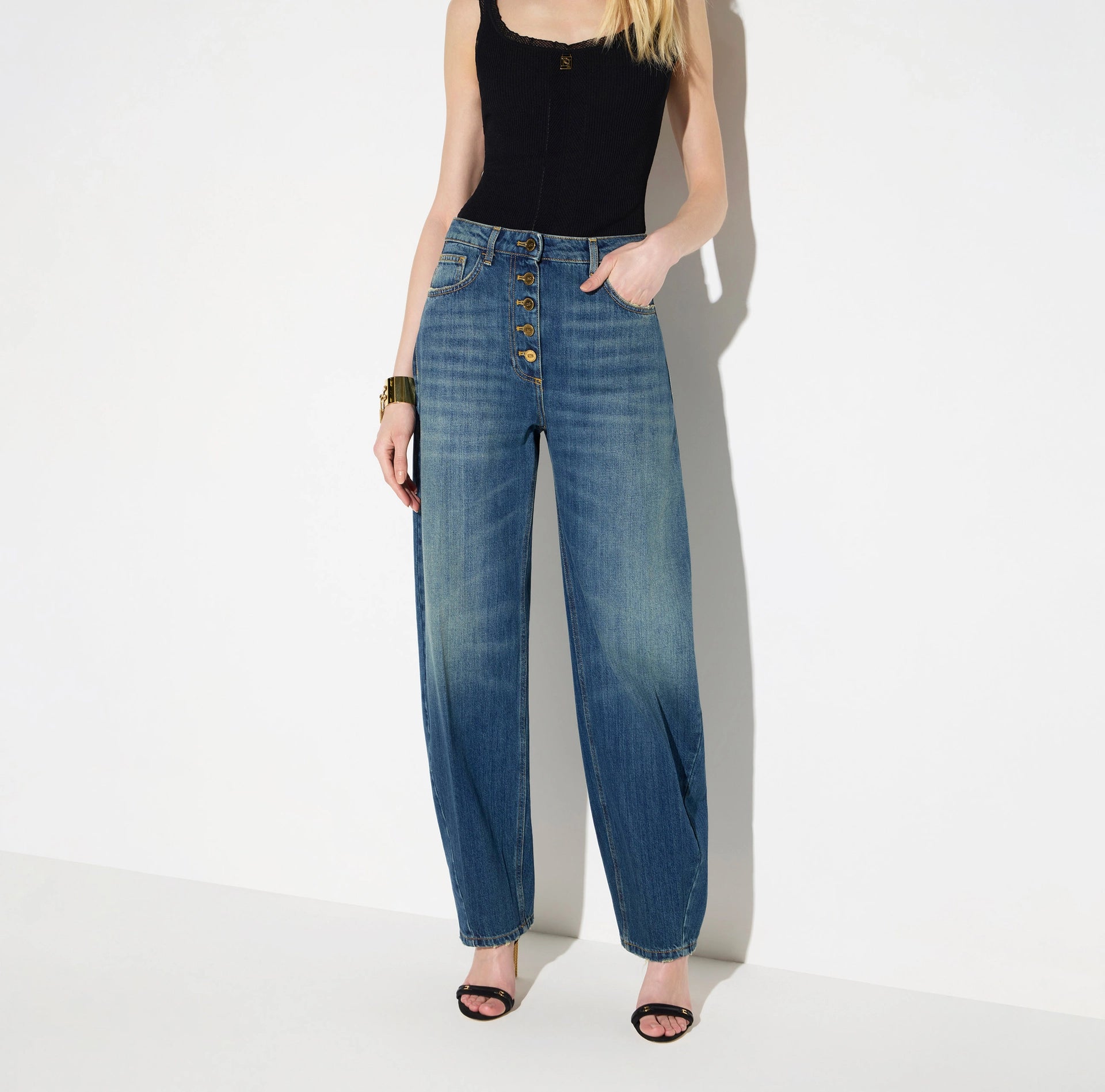 Balloon jeans with jewel buttons