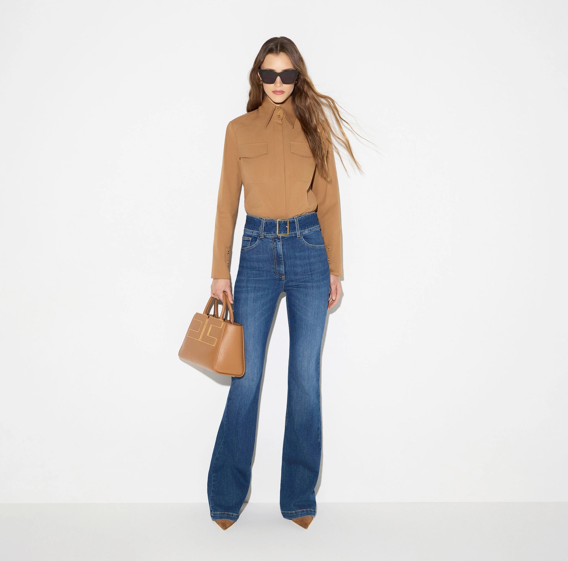Boot-cut jeans with belt