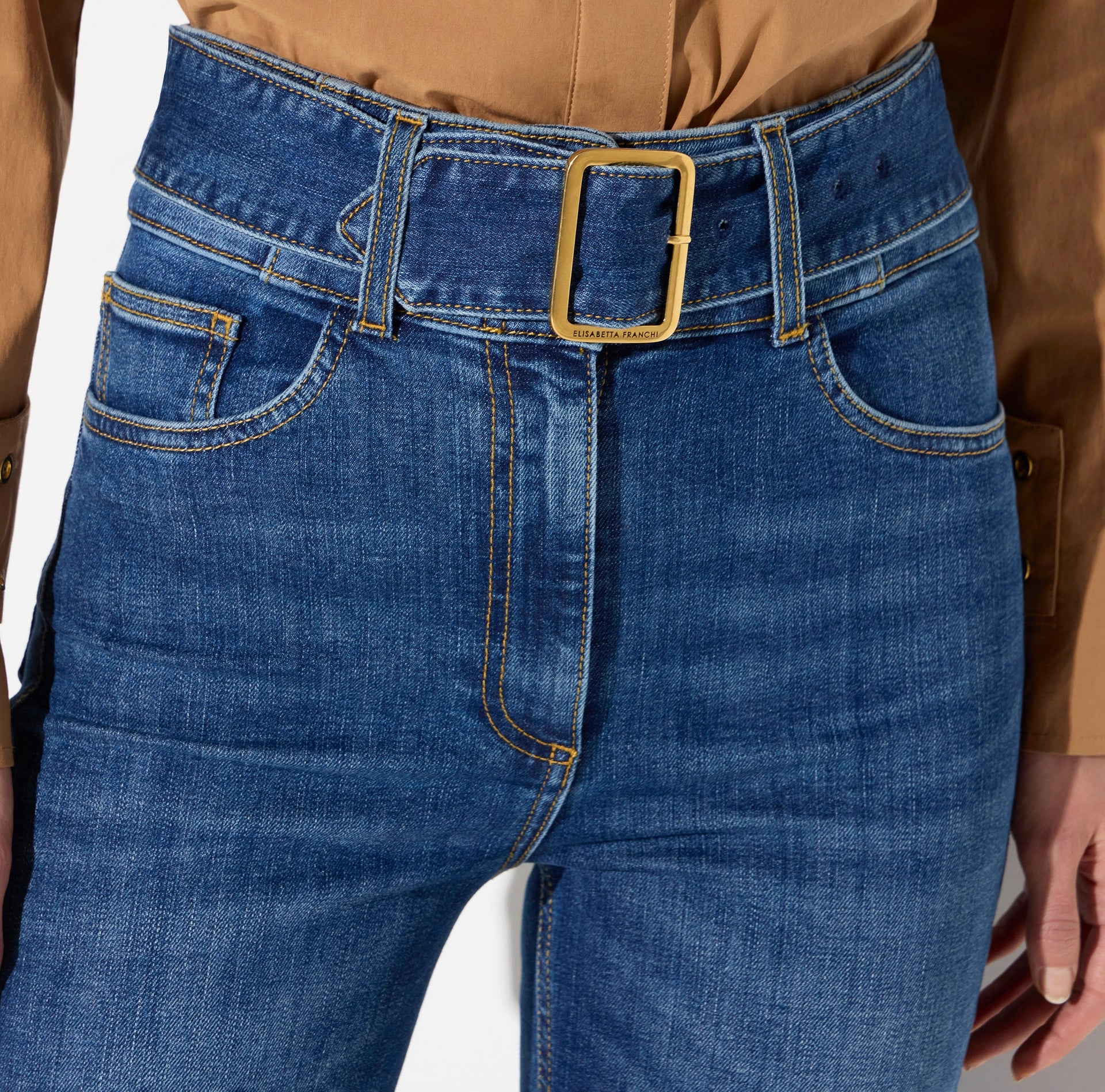 Boot-cut jeans with belt